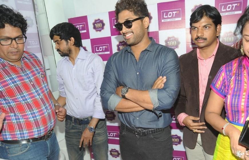 Allu Arjun Launches Lot Mobiles 100th Store