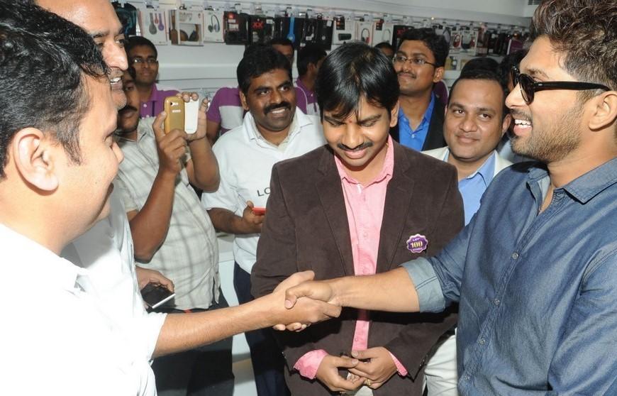 Allu Arjun Launches Lot Mobiles 100th Store