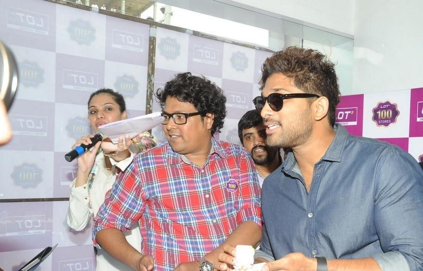 Allu Arjun Launches Lot Mobiles 100th Store