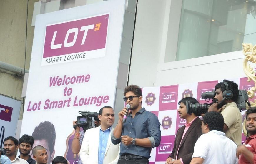 Allu Arjun Launches Lot Mobiles 100th Store