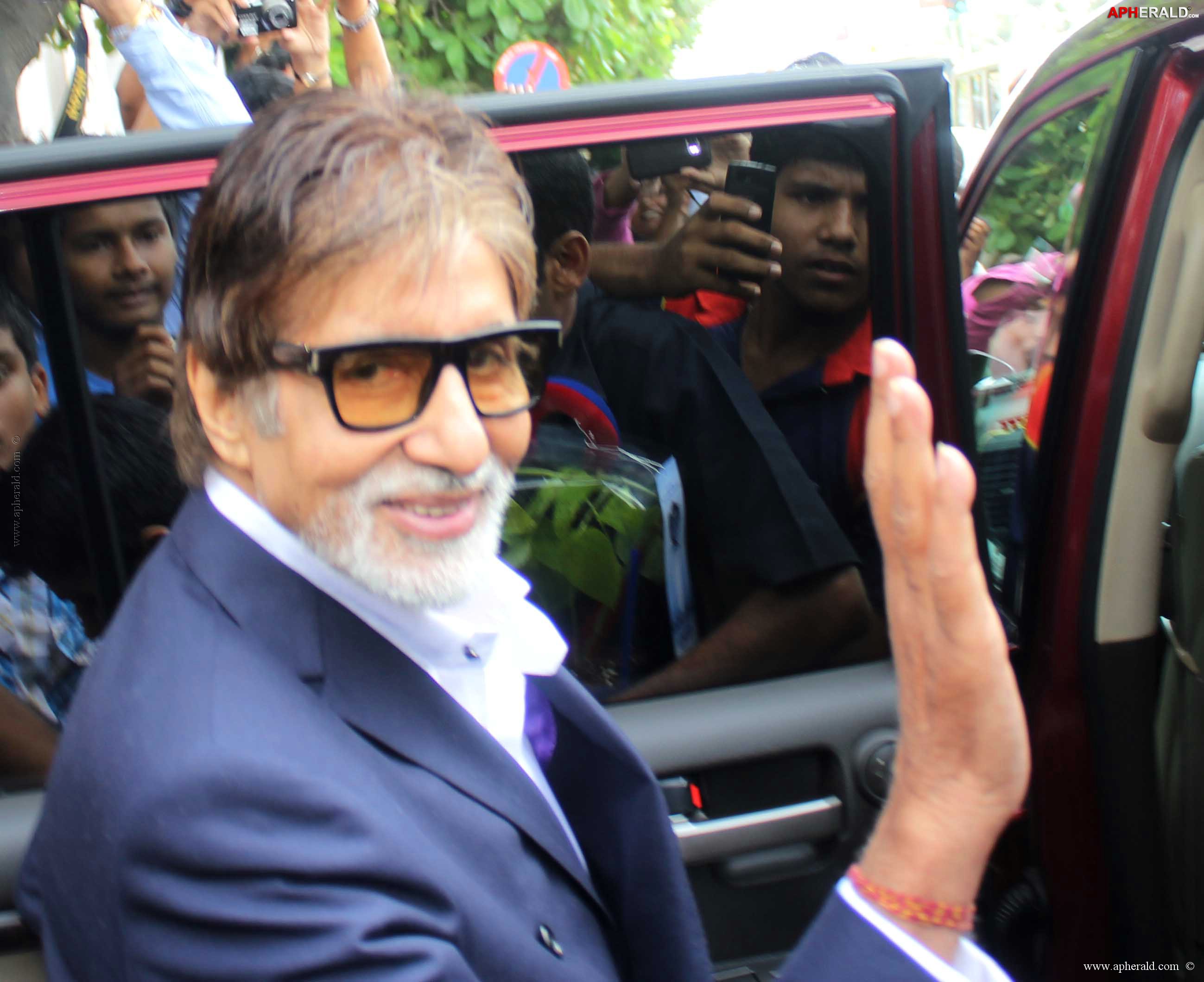 Amitabh at Pawsitive People's Awards