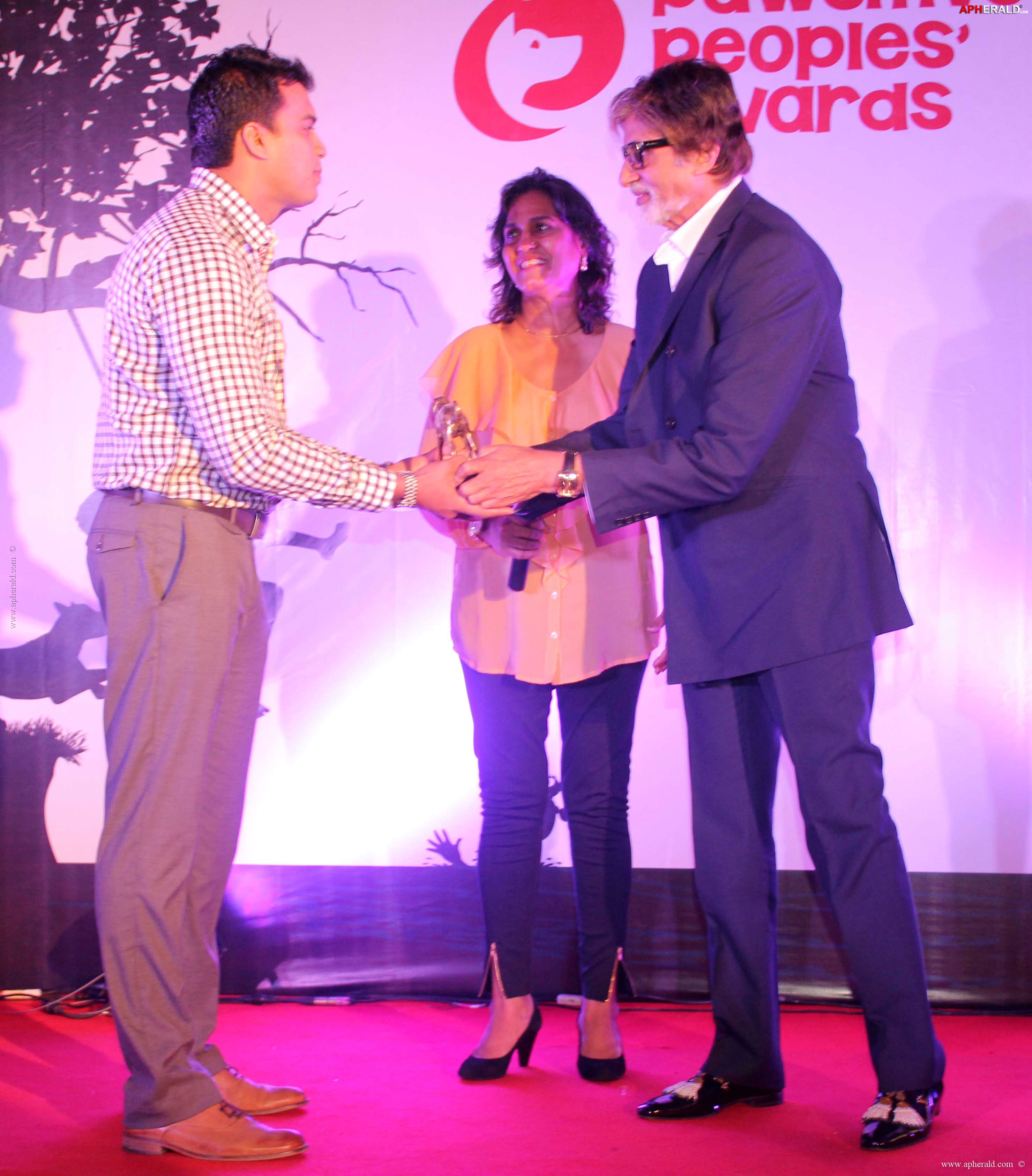 Amitabh at Pawsitive People's Awards