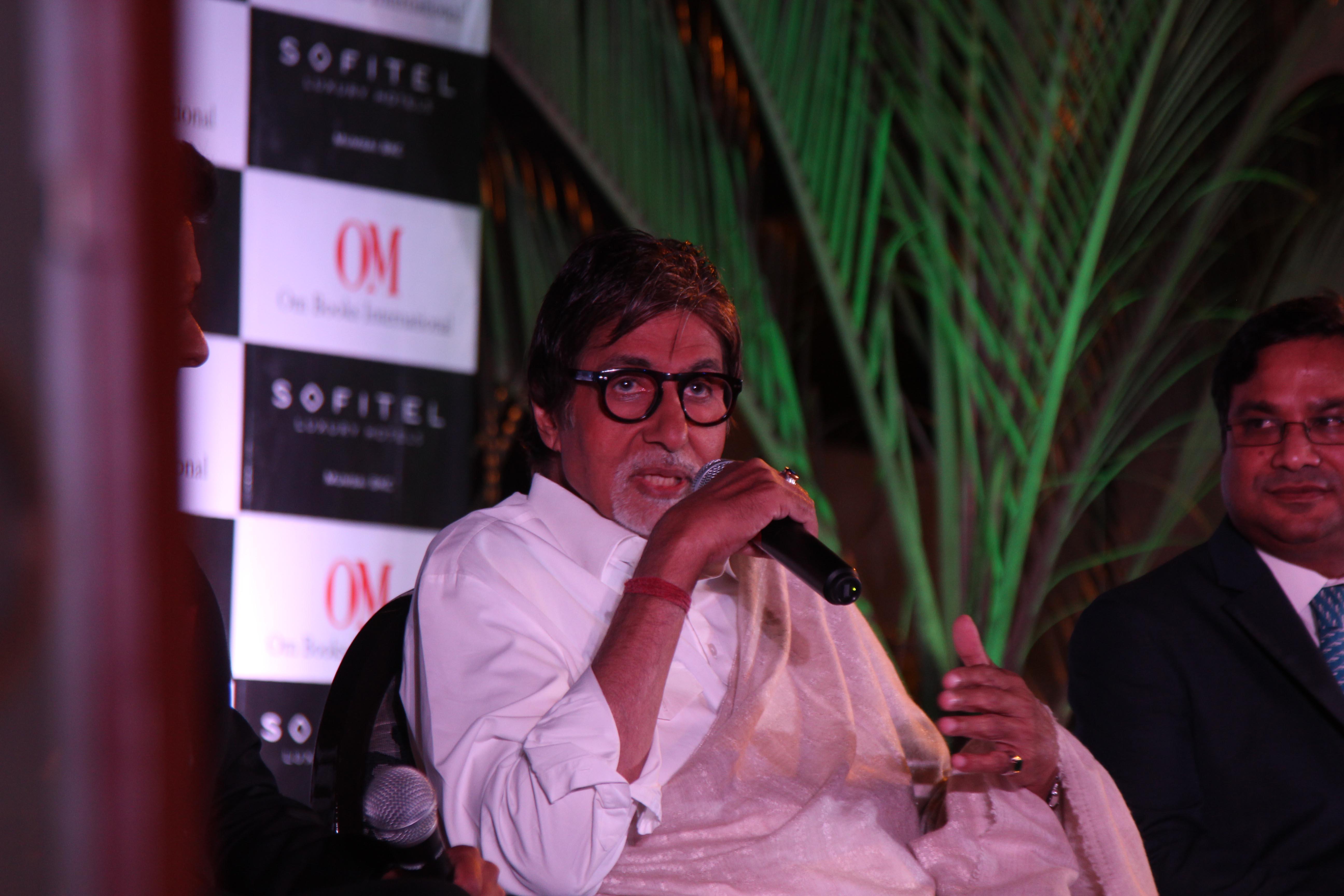 Amitabh Bachchan Launches I Hate Bollywood Book