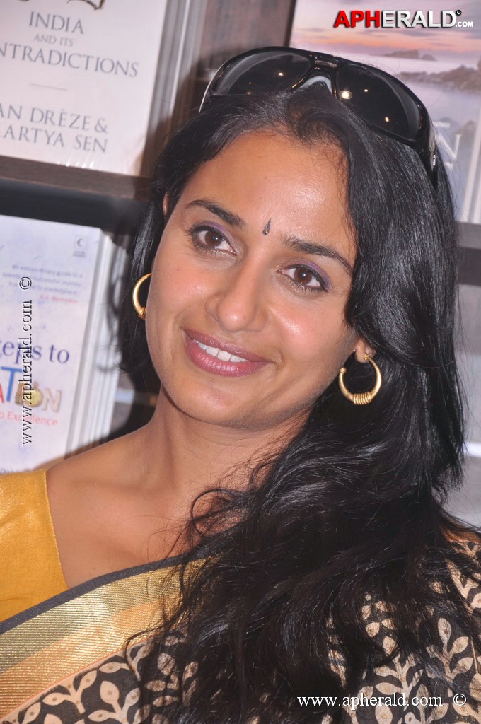 Anu Hasan Launches Starmark Store