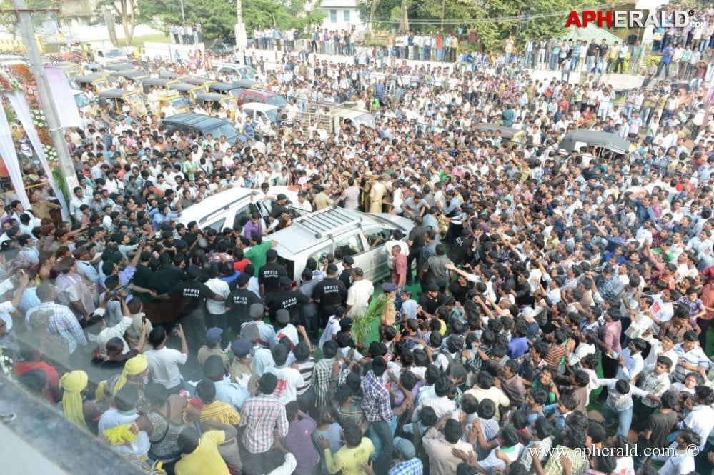 Anushka Launches Kalamandir Showroom