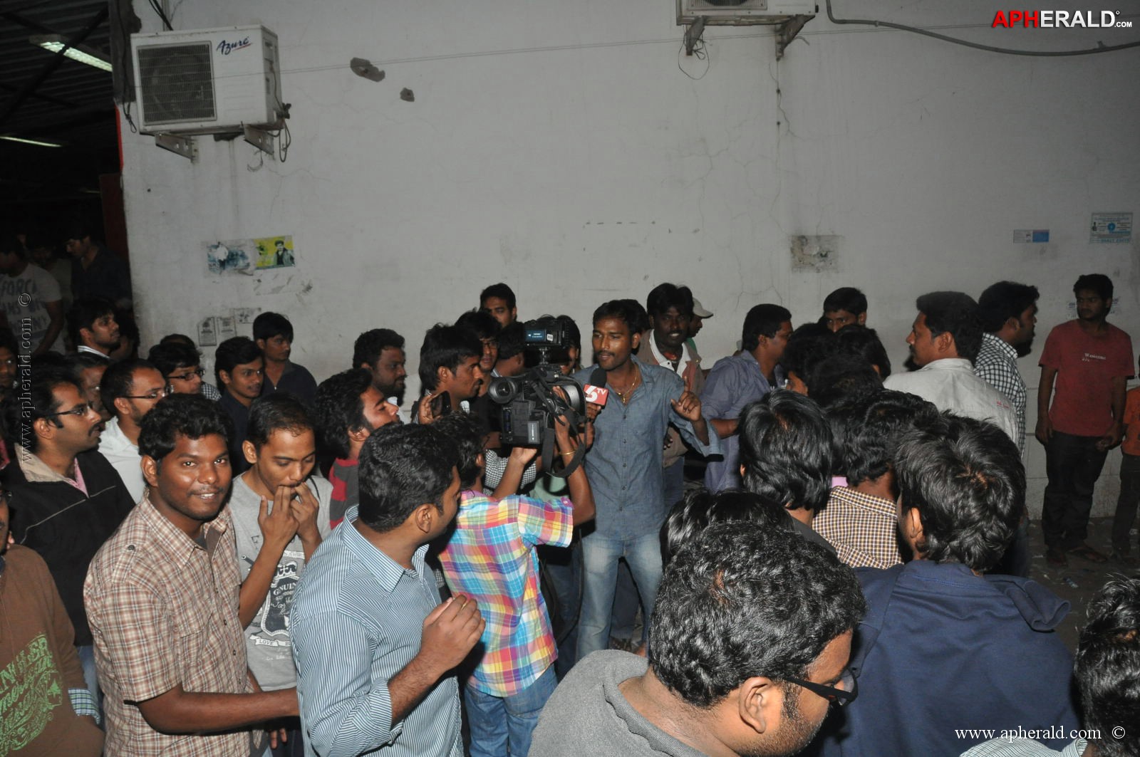 Attarintiki Daredi Theatres Hungama