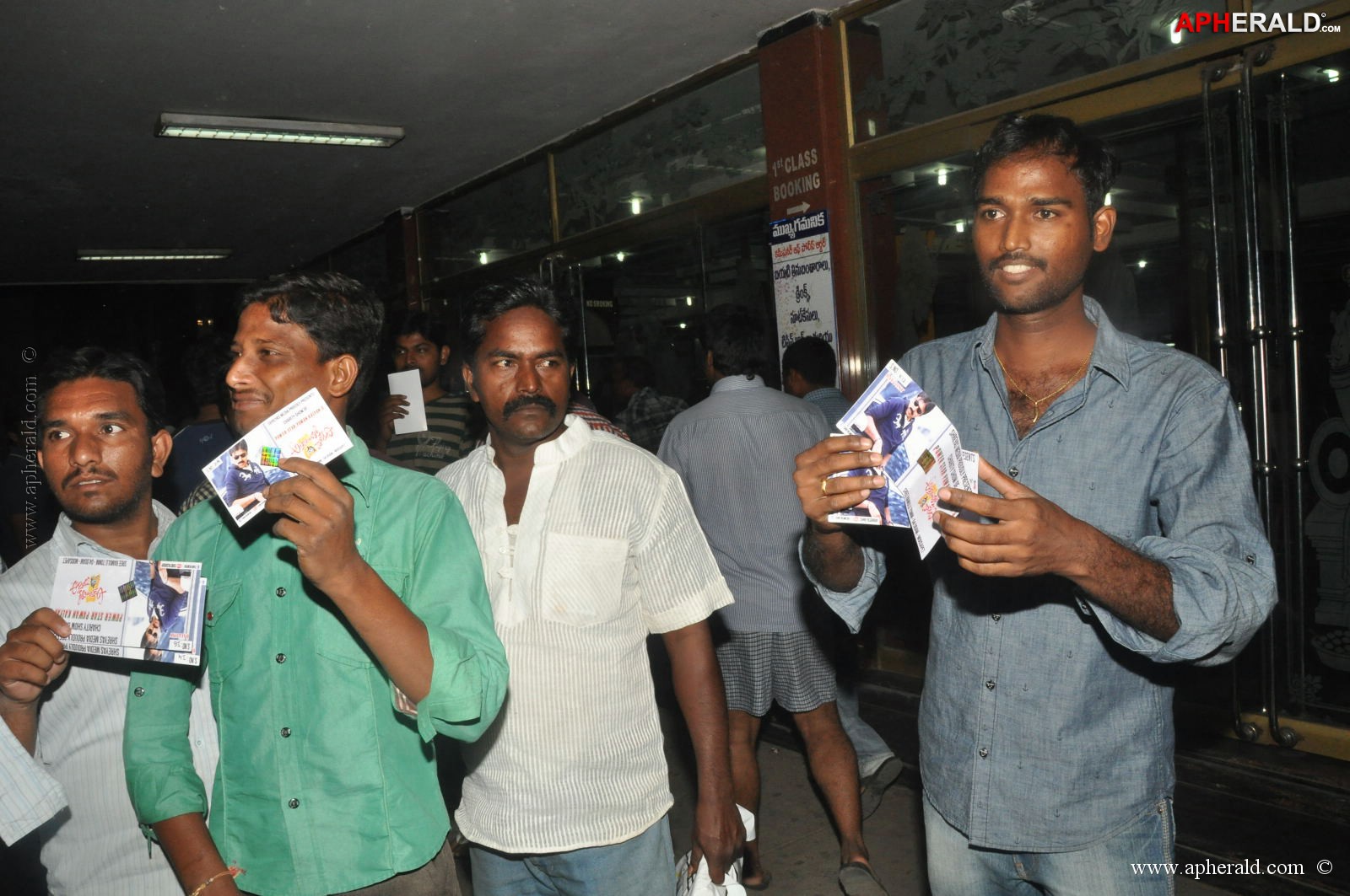 Attarintiki Daredi Theatres Hungama