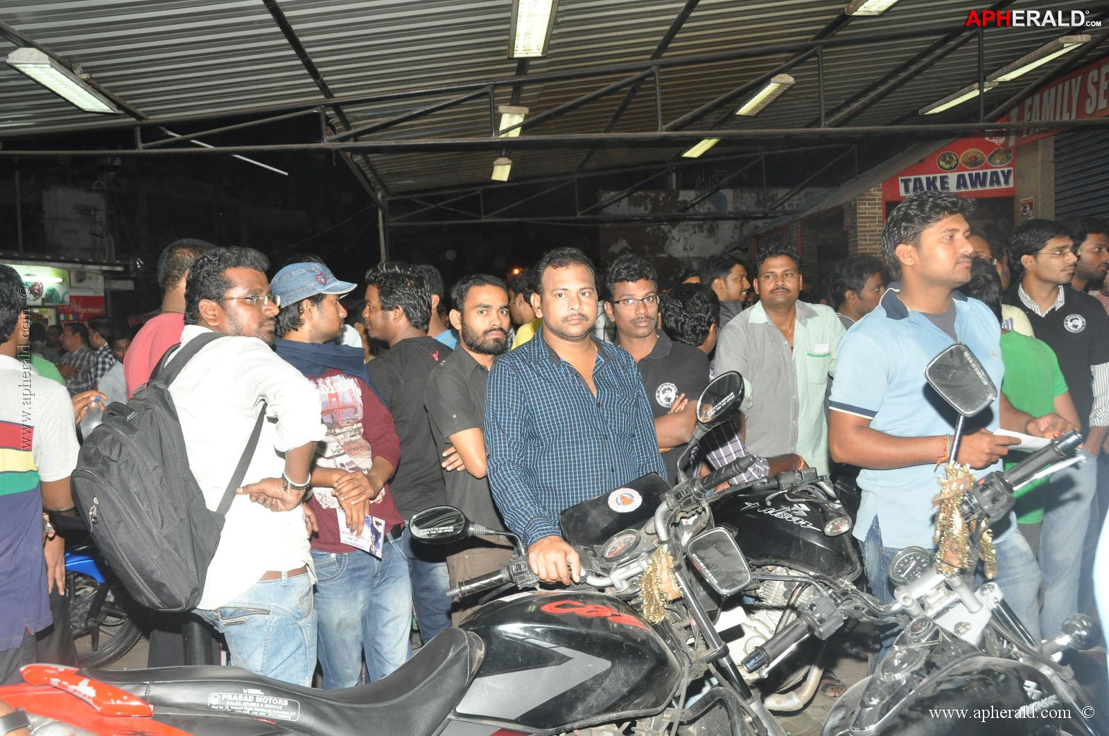 Attarintiki Daredi Theatres Hungama