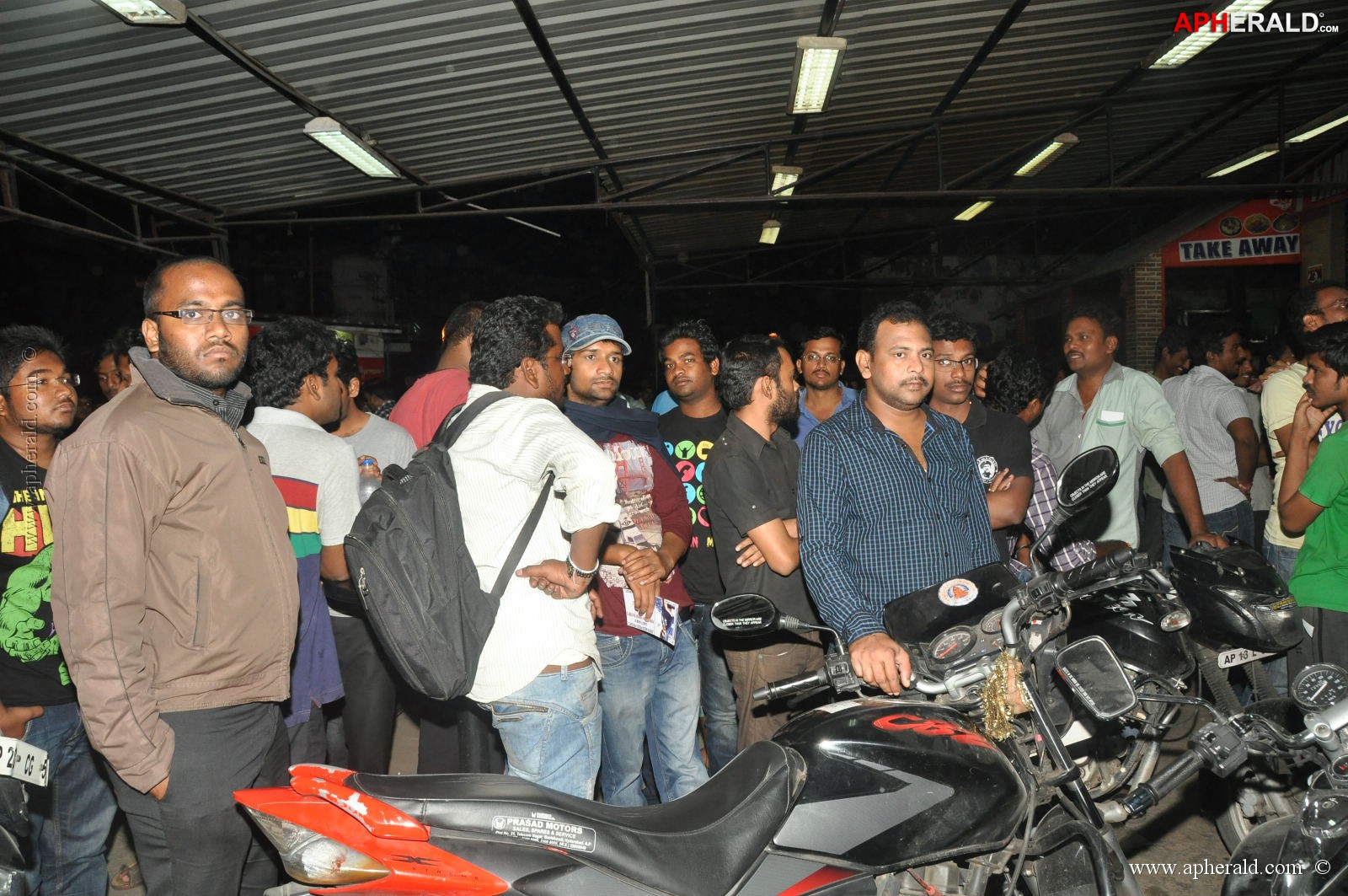 Attarintiki Daredi Theatres Hungama