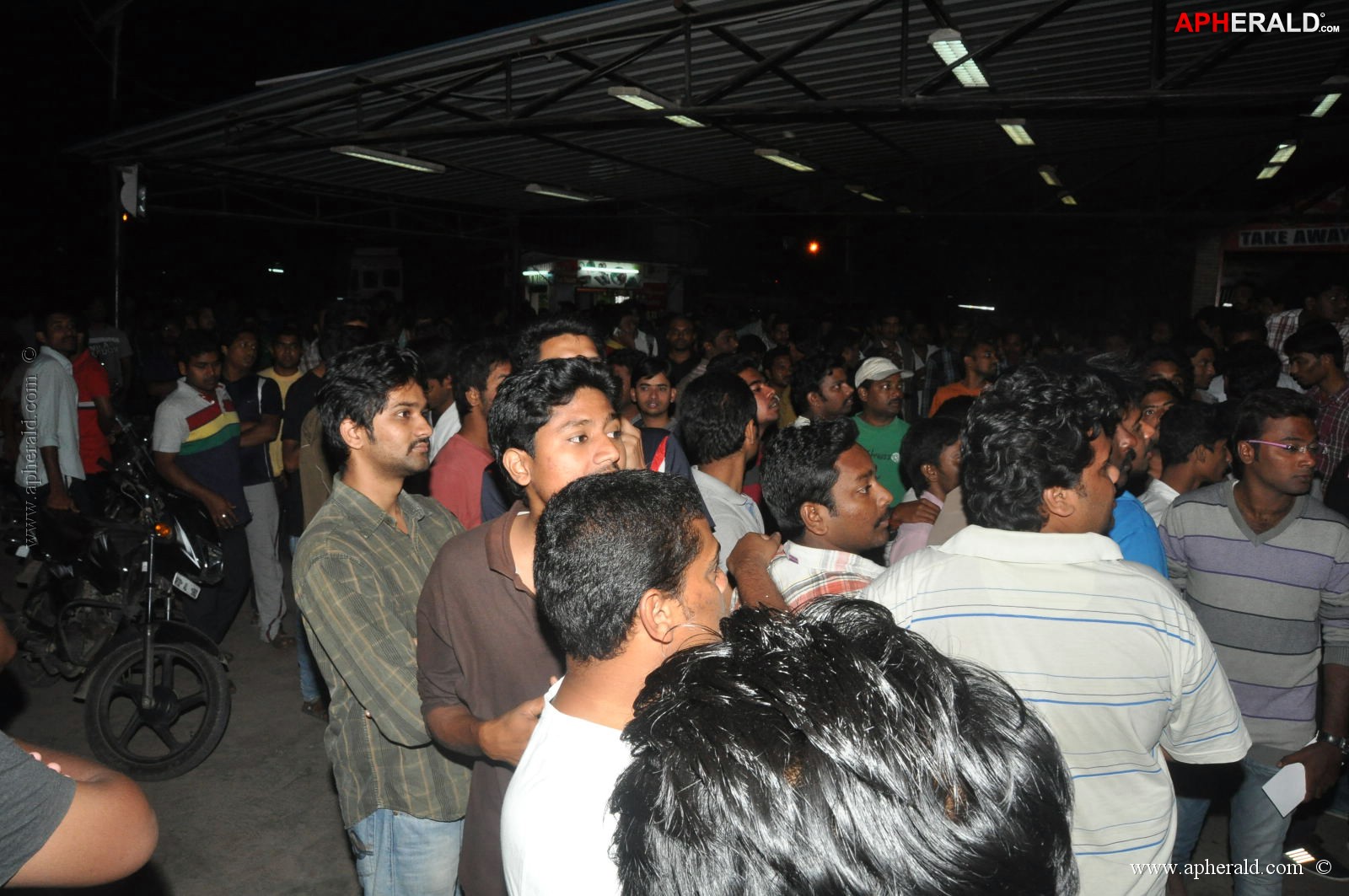Attarintiki Daredi Theatres Hungama