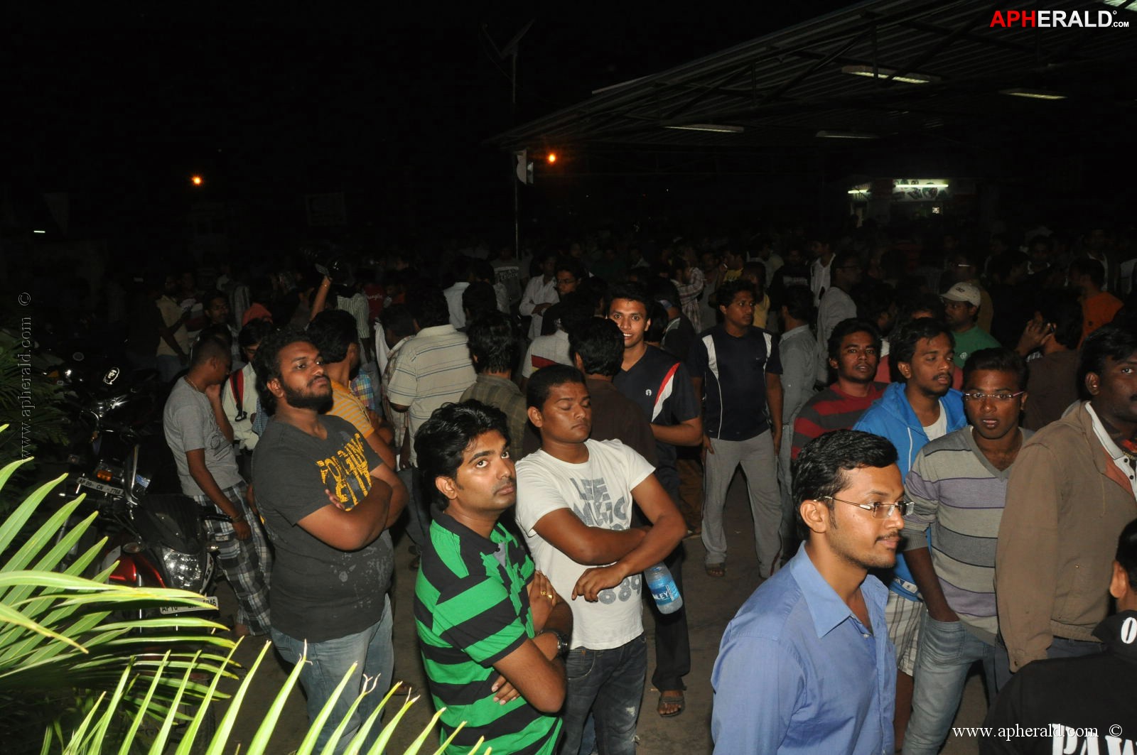 Attarintiki Daredi Theatres Hungama