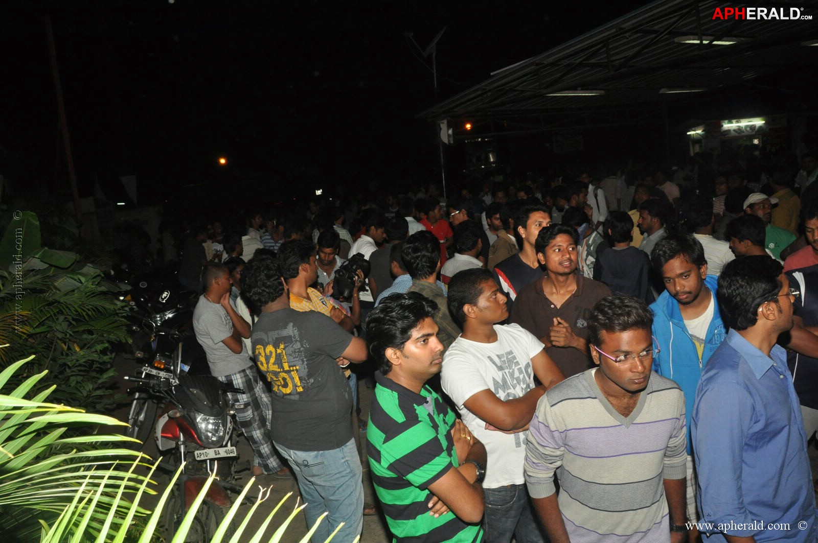 Attarintiki Daredi Theatres Hungama