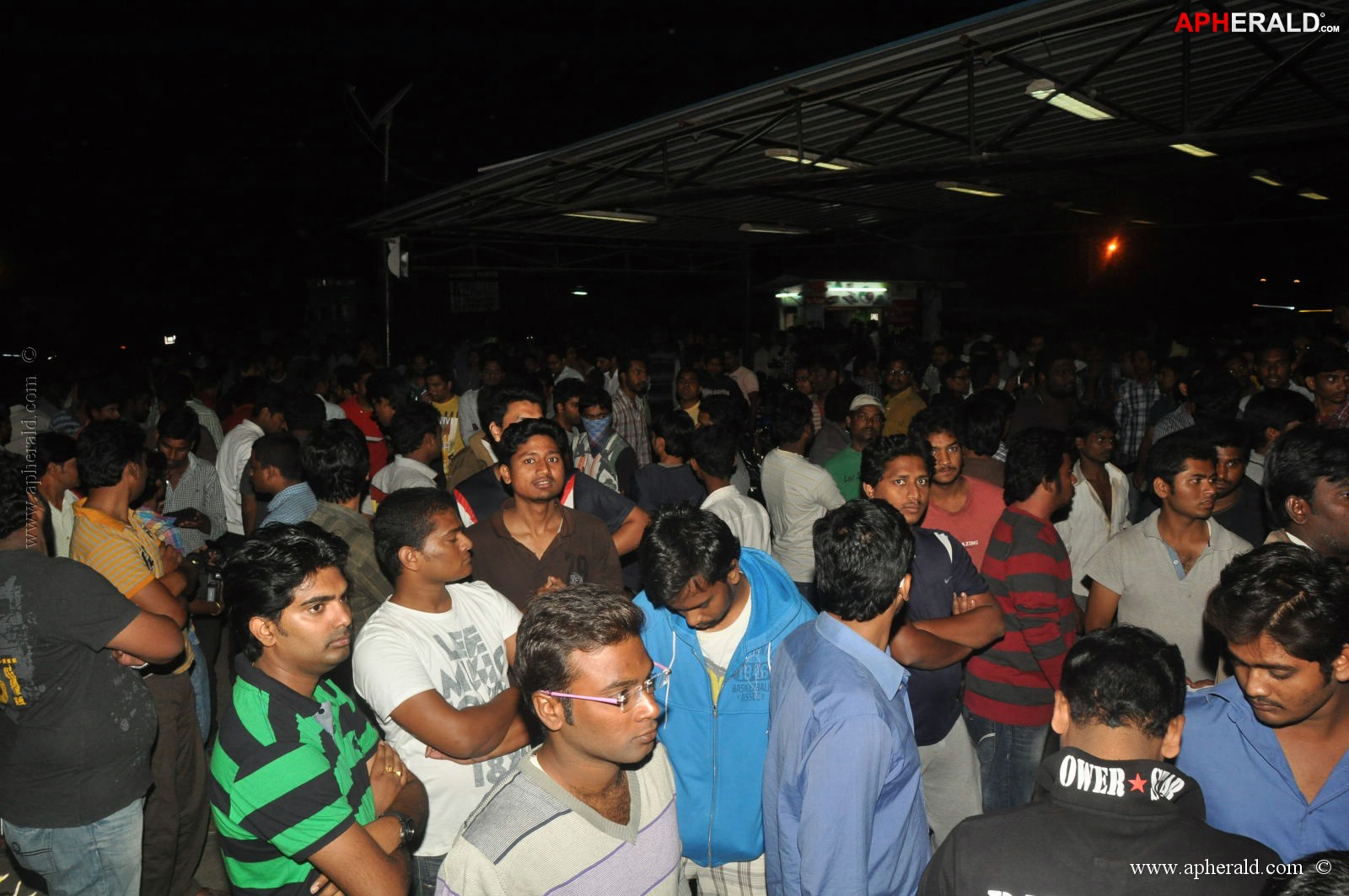 Attarintiki Daredi Theatres Hungama