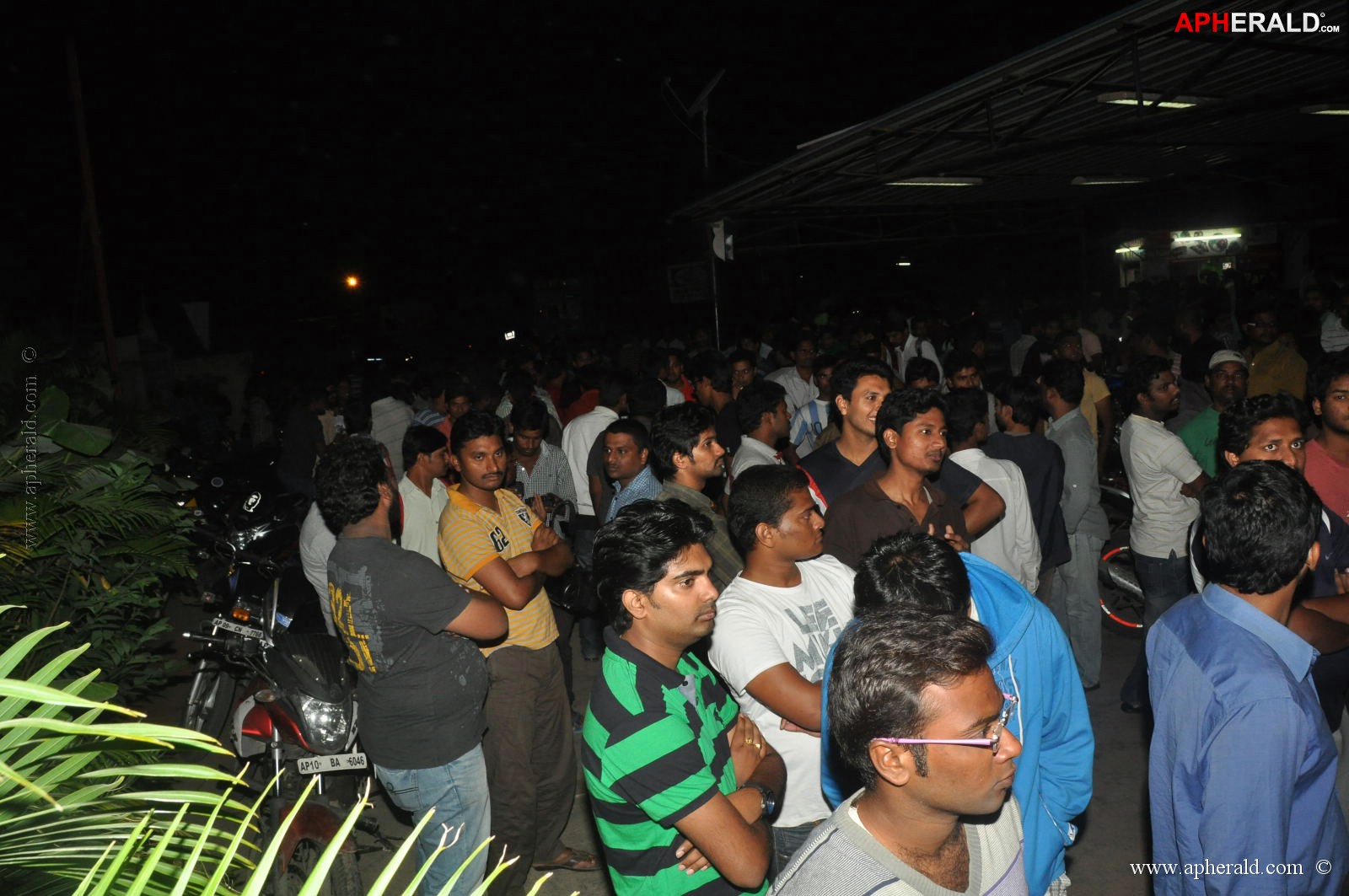 Attarintiki Daredi Theatres Hungama