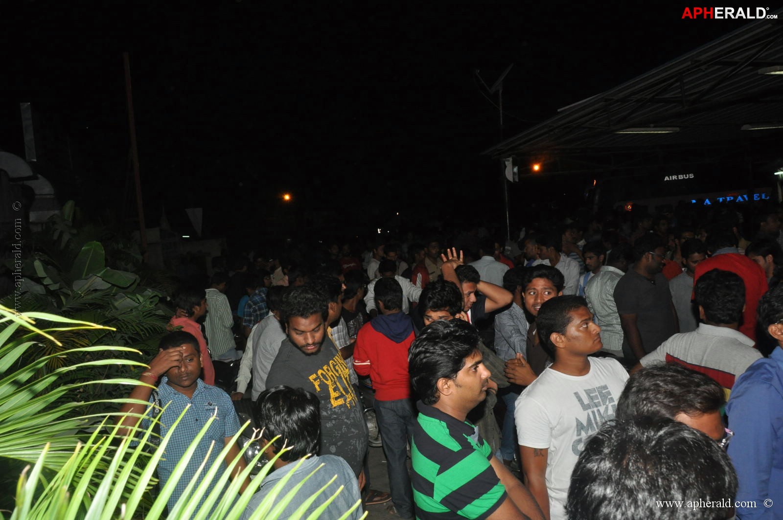 Attarintiki Daredi Theatres Hungama