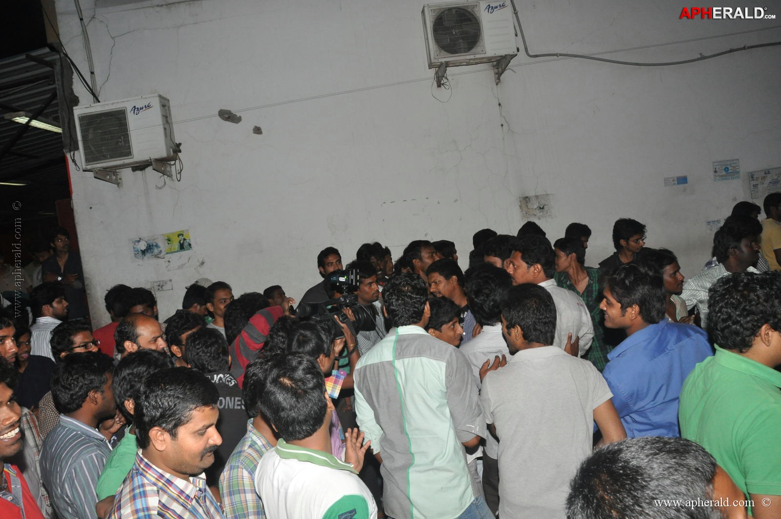 Attarintiki Daredi Theatres Hungama