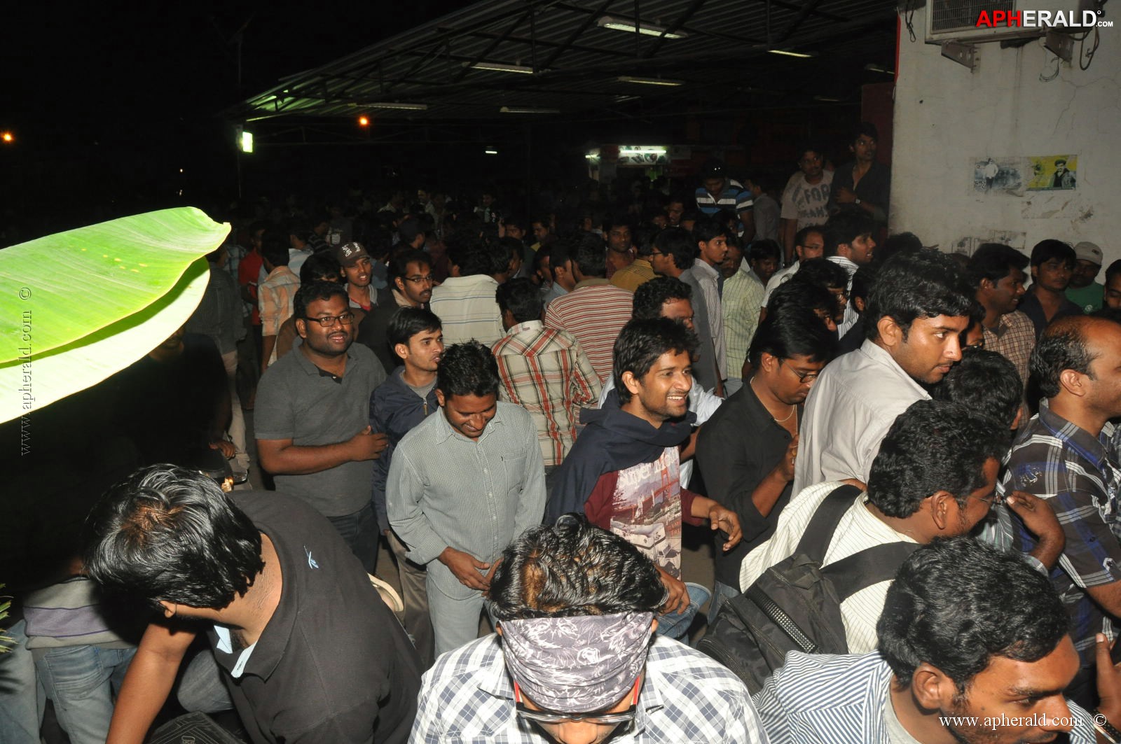 Attarintiki Daredi Theatres Hungama