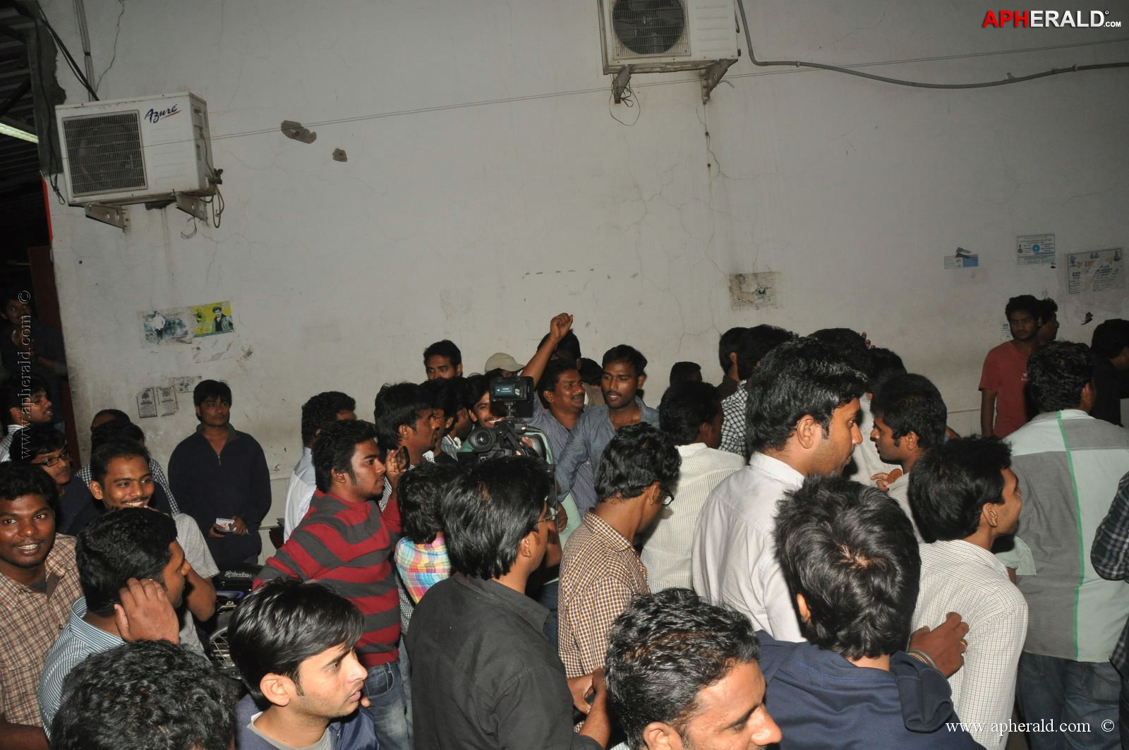 Attarintiki Daredi Theatres Hungama