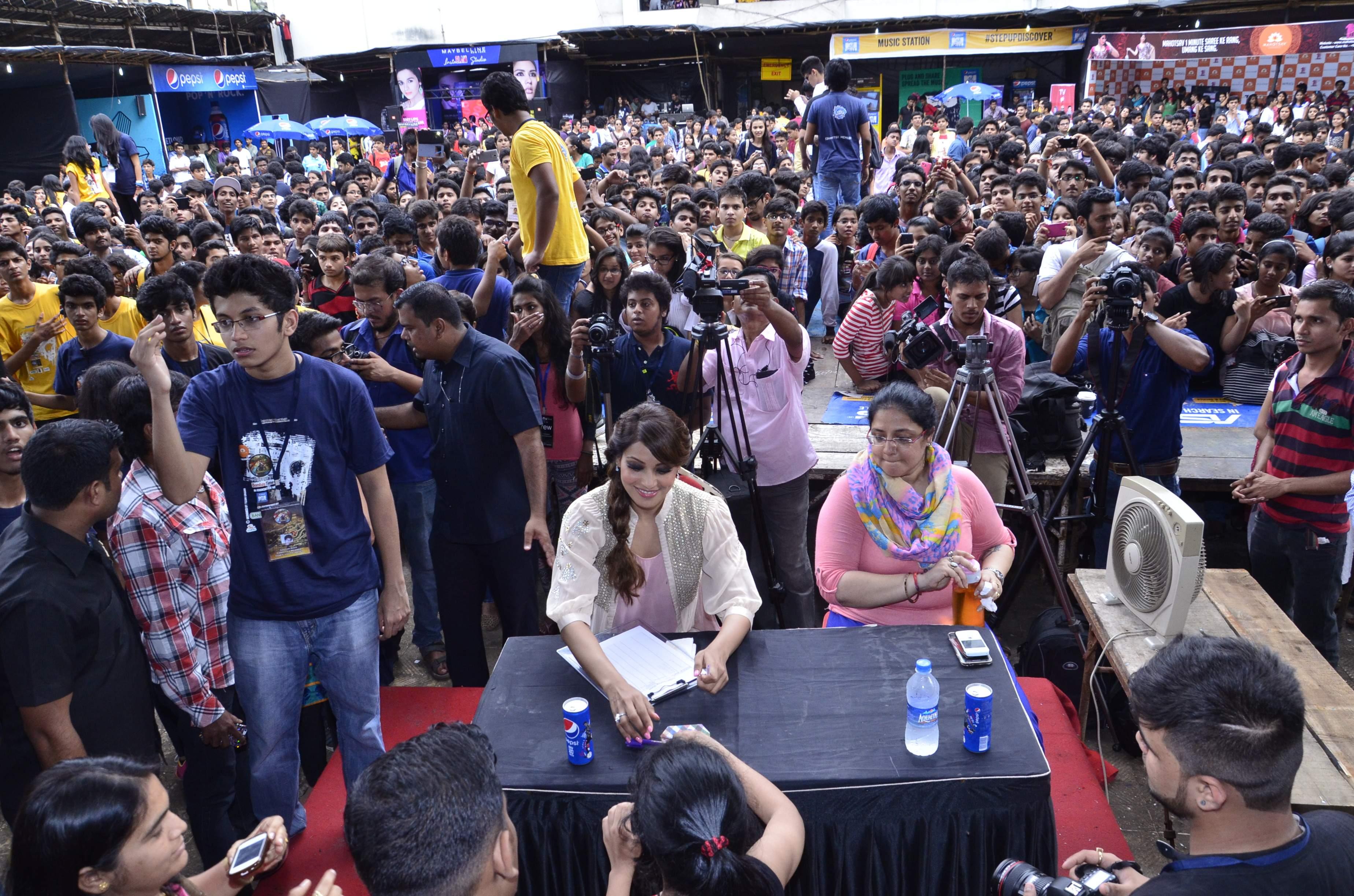 Bipasha Basu Promotes Creature 3D at Mithibai College Fest