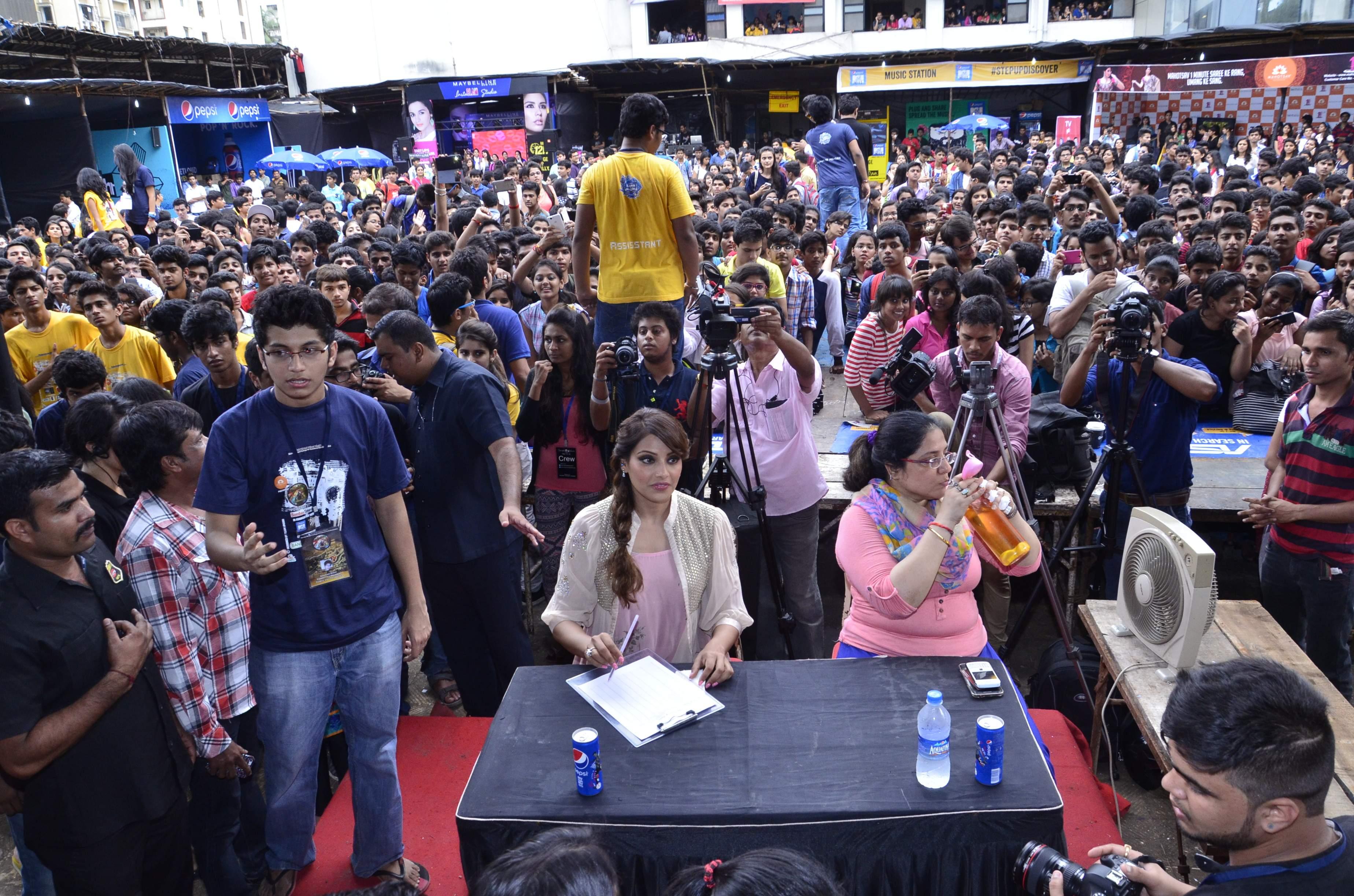 Bipasha Basu Promotes Creature 3D at Mithibai College Fest