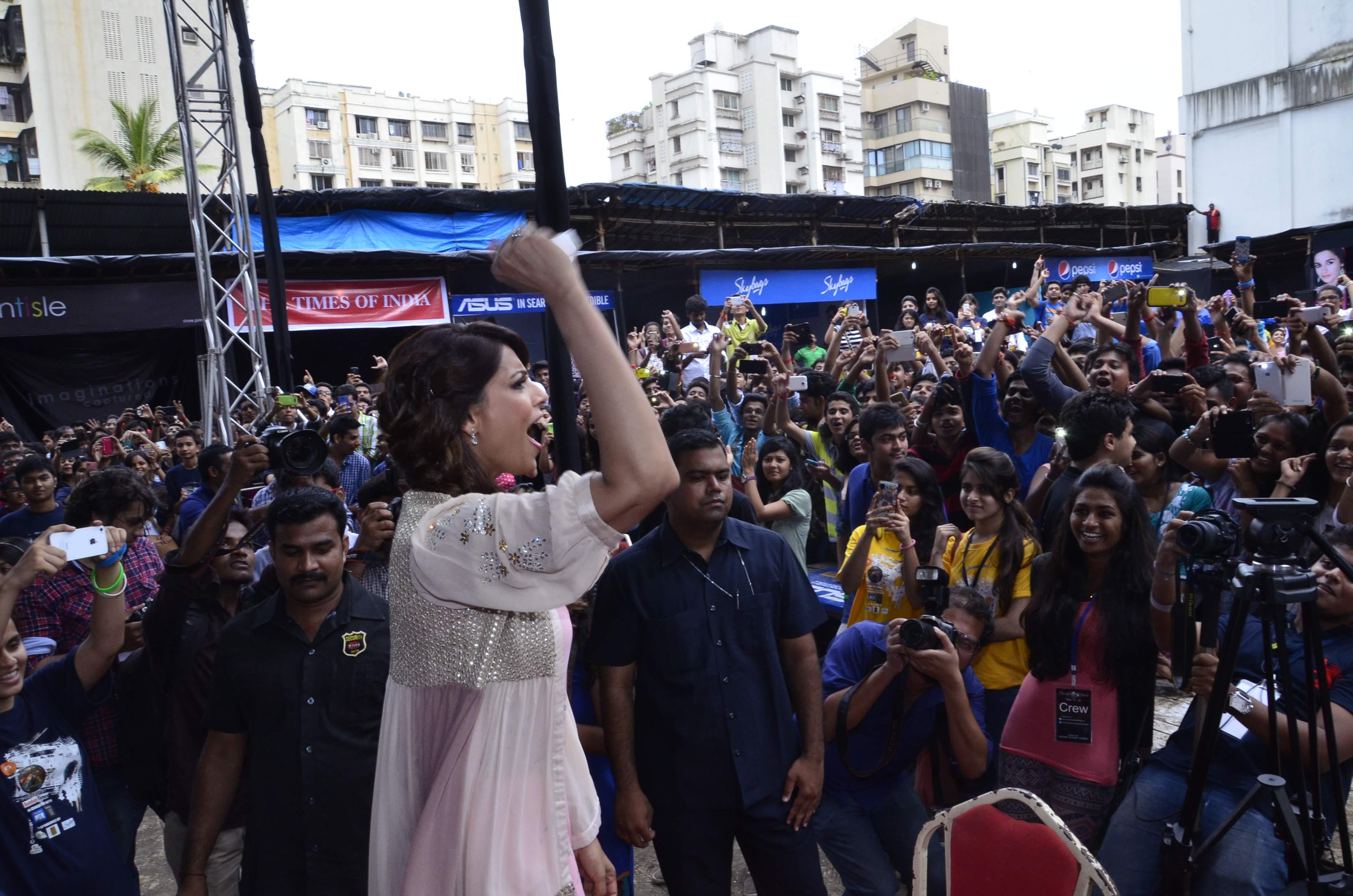 Bipasha Basu Promotes Creature 3D at Mithibai College Fest