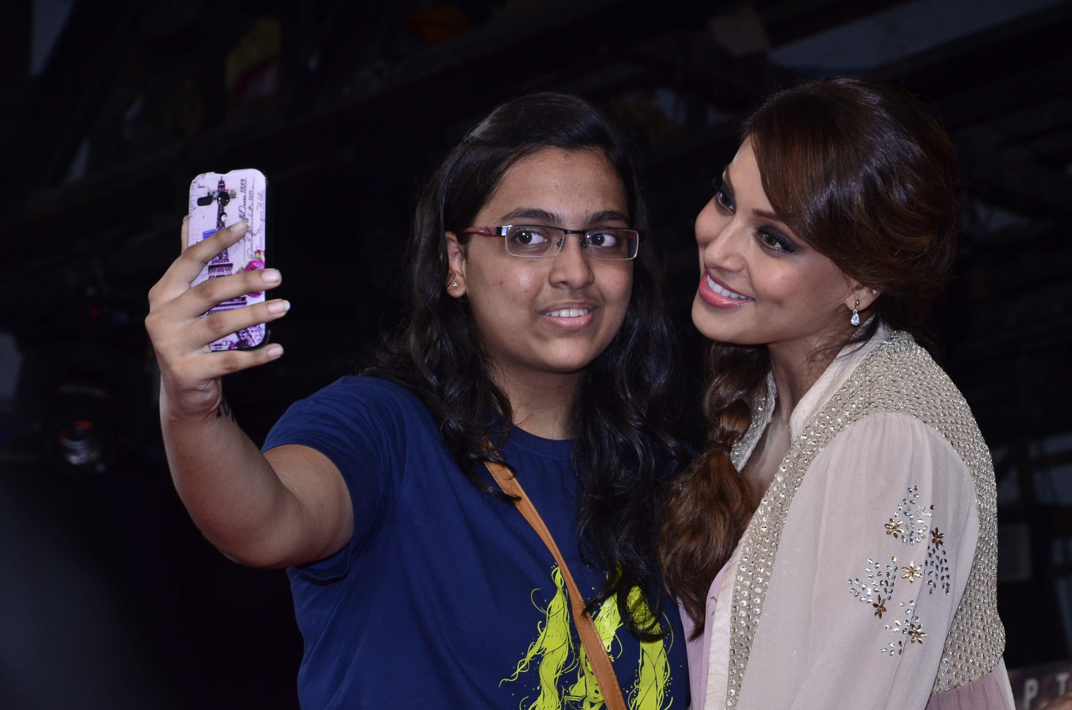 Bipasha Basu Promotes Creature 3D at Mithibai College Fest