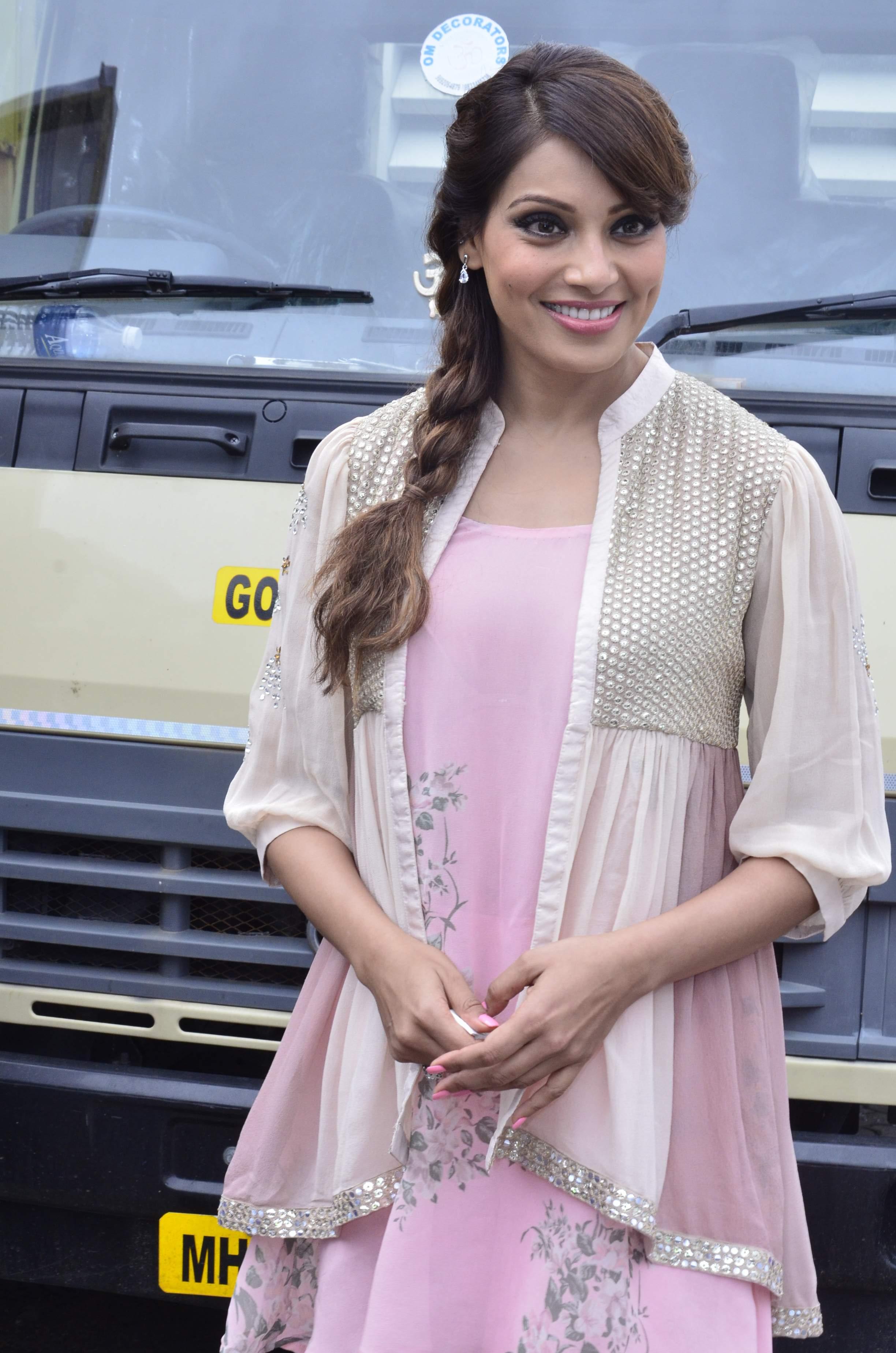 Bipasha Basu Promotes Creature 3D at Mithibai College Fest