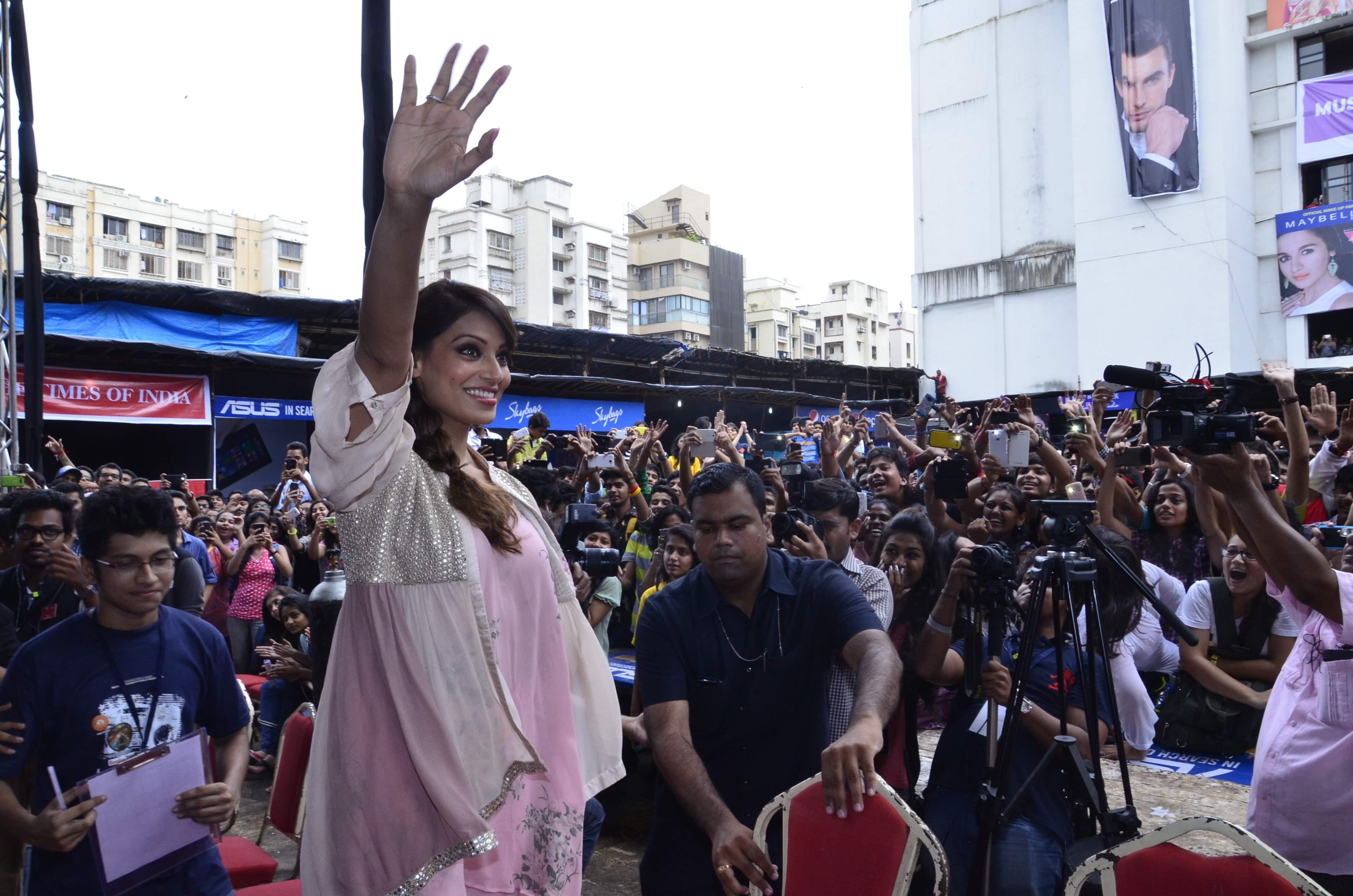 Bipasha Basu Promotes Creature 3D at Mithibai College Fest