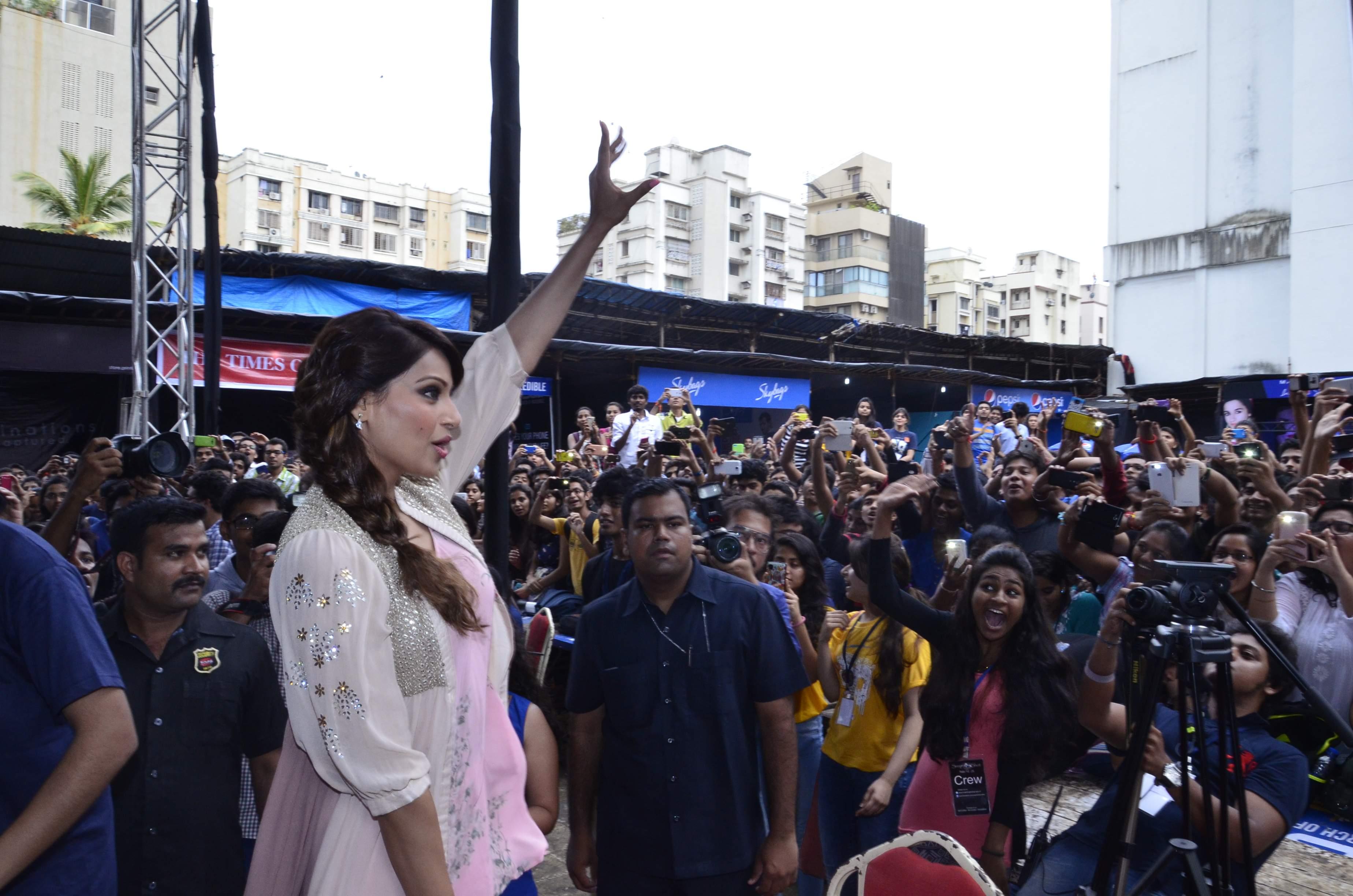 Bipasha Basu Promotes Creature 3D at Mithibai College Fest