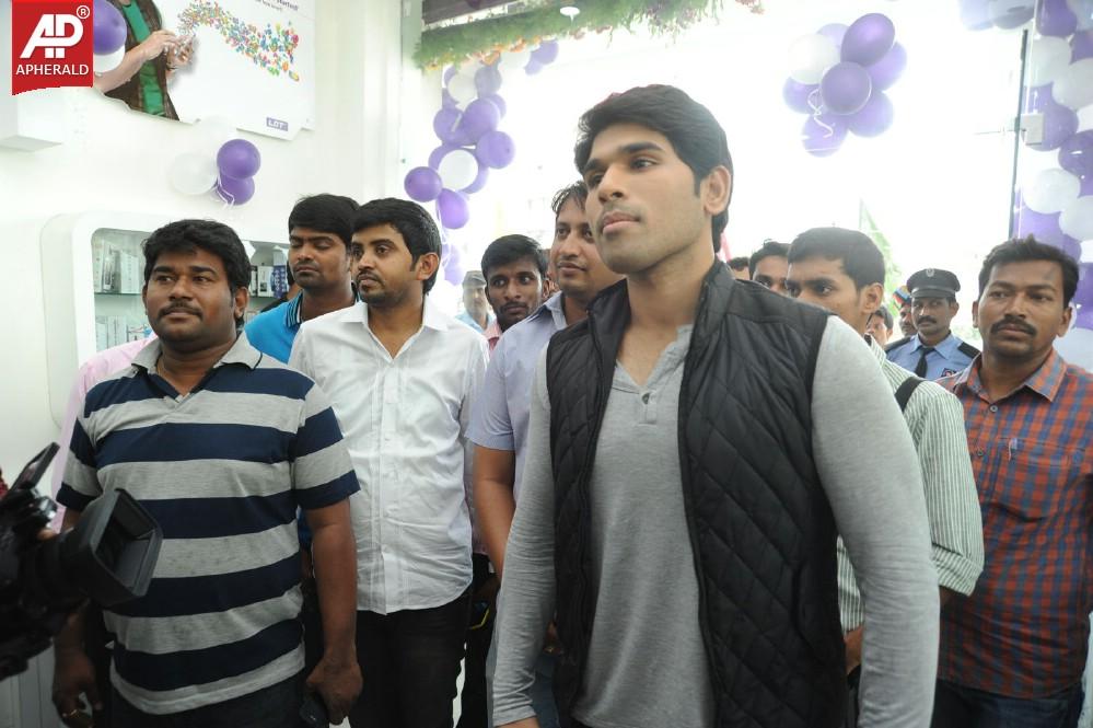 Black Berry Z10 Launch By Allu Sirish