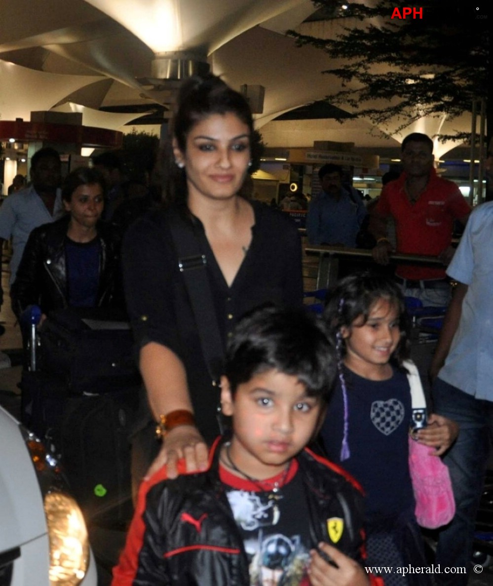 Bolly Celebs Snapped at Airport