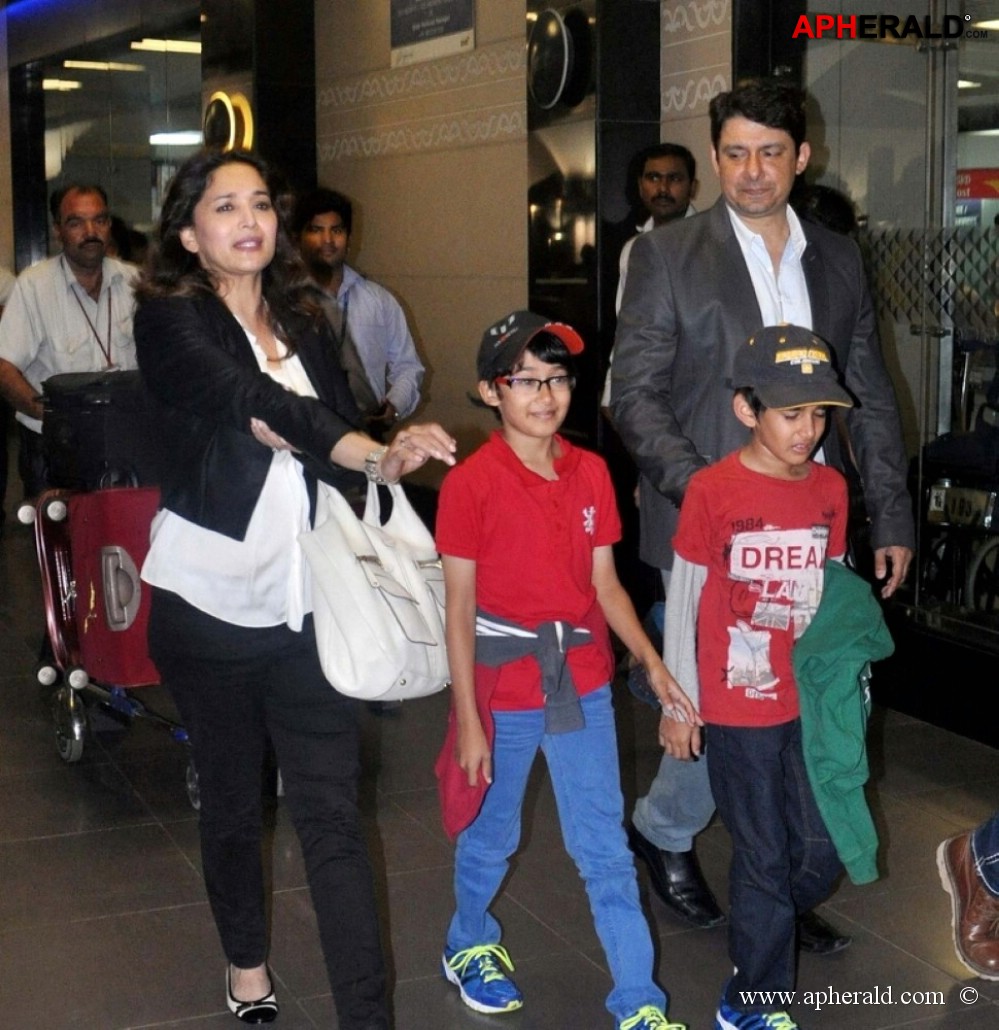 Bolly Celebs Snapped at Airport