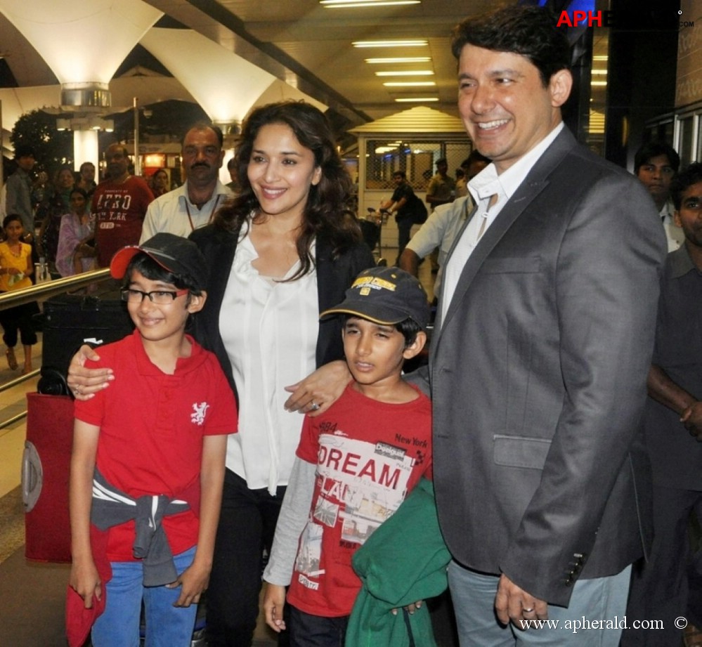 Bolly Celebs Snapped at Airport