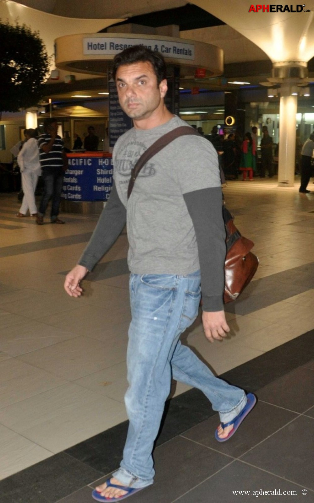Bolly Celebs Snapped at Airport