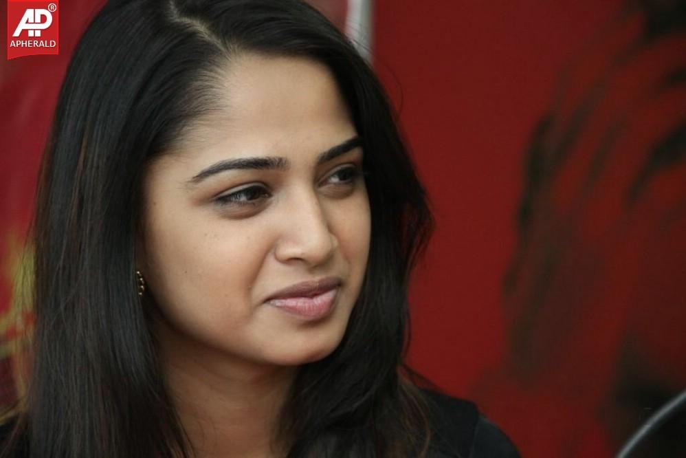 Boy Meets Girl Tholiprema Katha Team at Radio Mirchi
