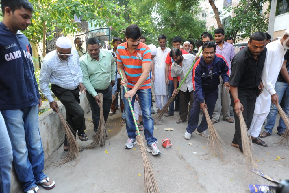 Boyapati Srinu participated in Swachh Bharat