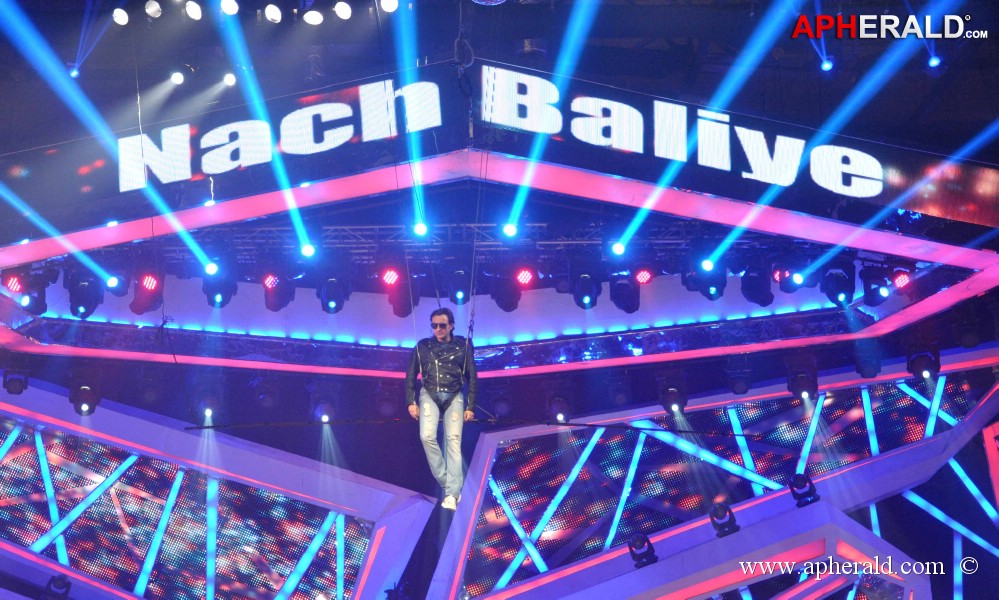 Bullett Raja Movie Promotions at Nach Baliye 6