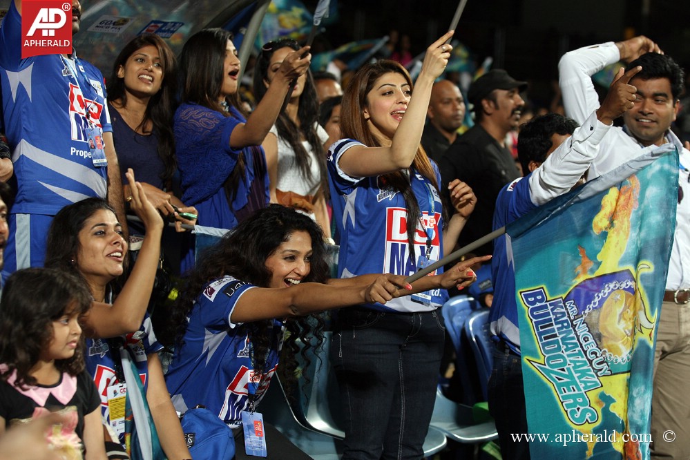 CCL 4 Karnataka Bulldozers Vs Bengal Tigers Photos