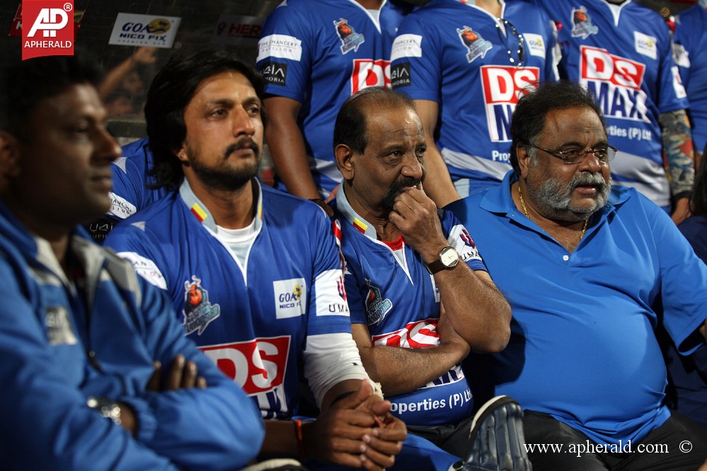 CCL 4 Karnataka Bulldozers Vs Bengal Tigers Photos