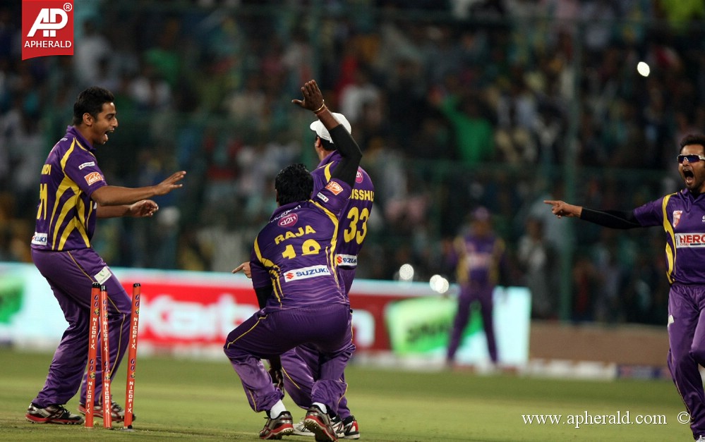 CCL 4 Karnataka Bulldozers Vs Bengal Tigers Photos