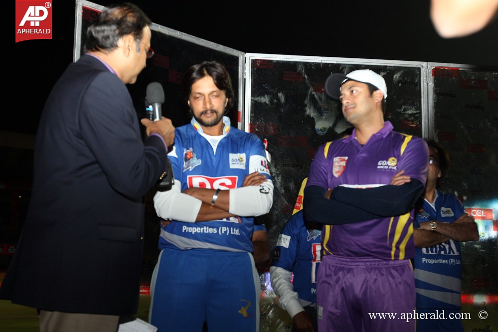 CCL 4 Karnataka Bulldozers Vs Bengal Tigers Photos