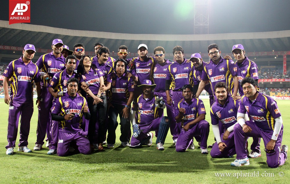 CCL 4 Karnataka Bulldozers Vs Bengal Tigers Photos