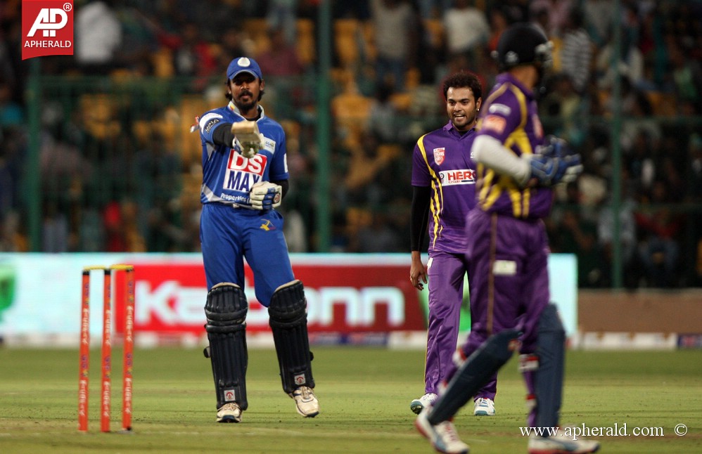 CCL 4 Karnataka Bulldozers Vs Bengal Tigers Photos