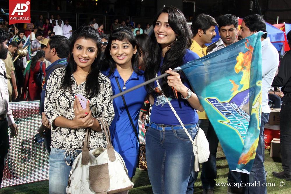 CCL 4 Karnataka Bulldozers Vs Bengal Tigers Photos