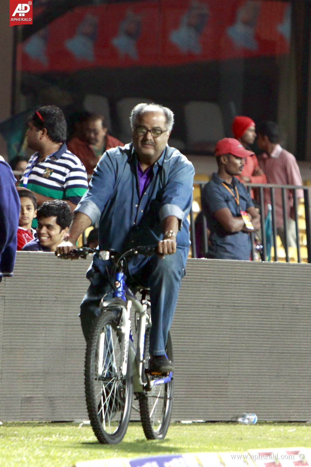 CCL 4 Karnataka Bulldozers Vs Bengal Tigers Photos