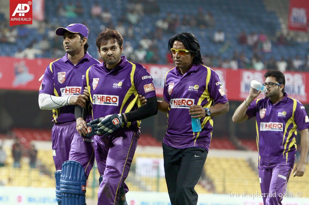 CCL 4 Karnataka Bulldozers Vs Bengal Tigers Photos