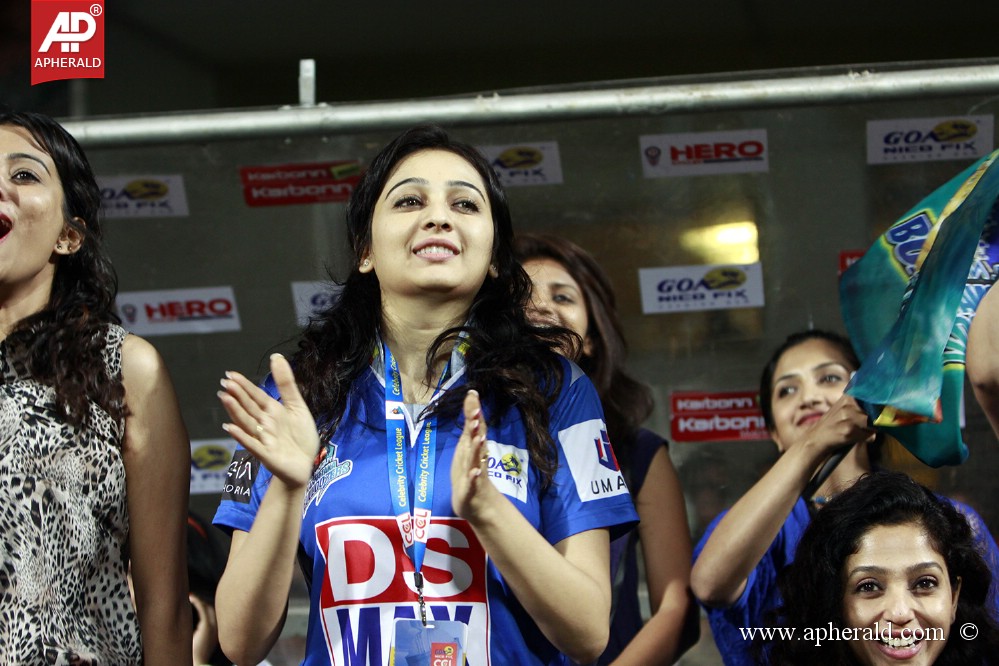 CCL 4 Karnataka Bulldozers Vs Bengal Tigers Photos