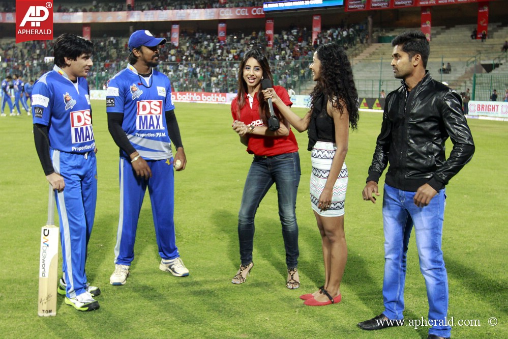 CCL 4 Karnataka Bulldozers Vs Bengal Tigers Photos