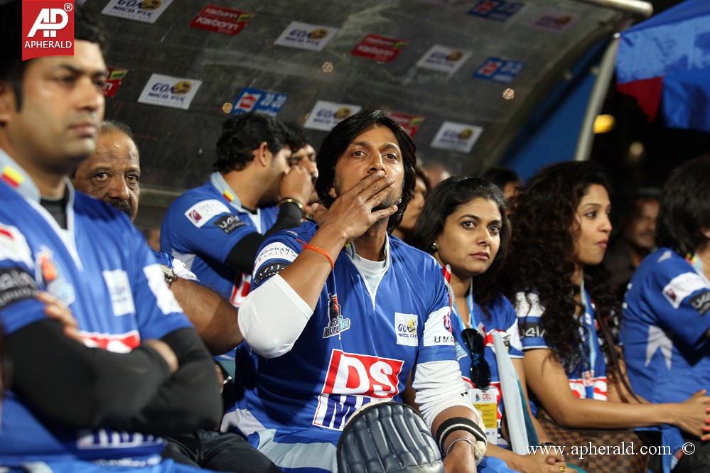 CCL 4 Karnataka Bulldozers Vs Bengal Tigers Photos