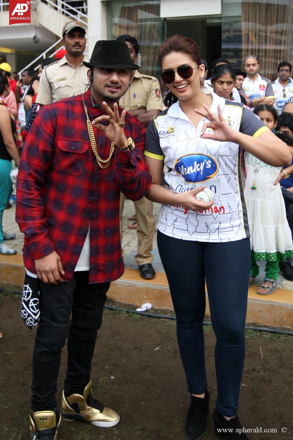 CCL 4 Mumbai Heroes Vs Chennai Rhinos Photos 1